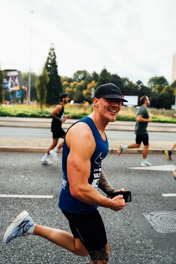 Will smiling while running outdoors